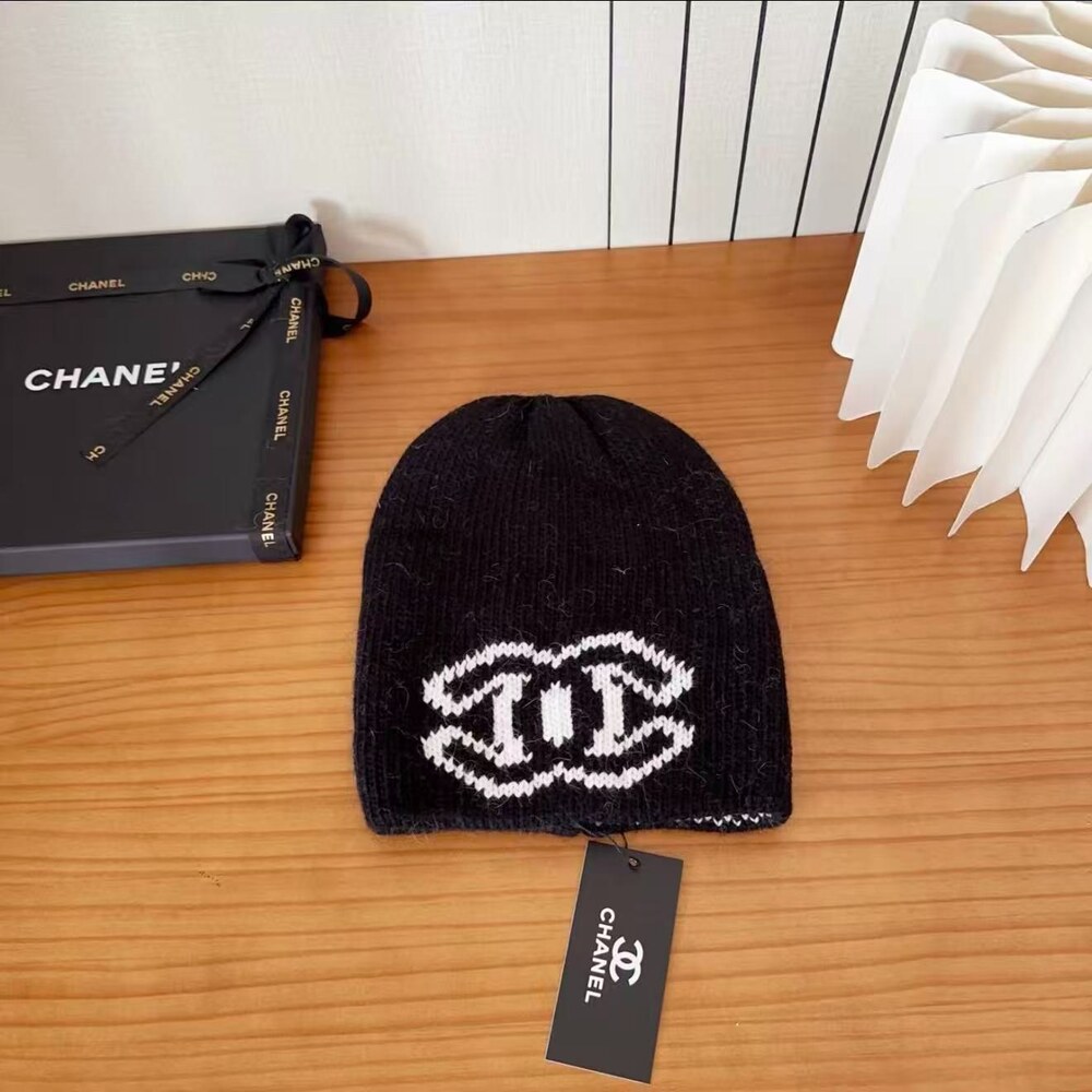 Chanel CC Logo Knit Beanie Black